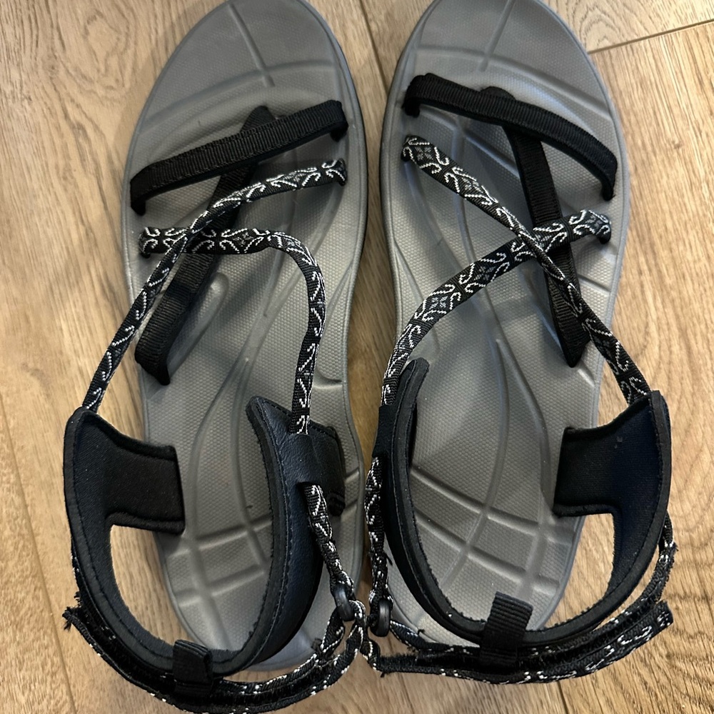 Northside Black and Gray Women's Sandals